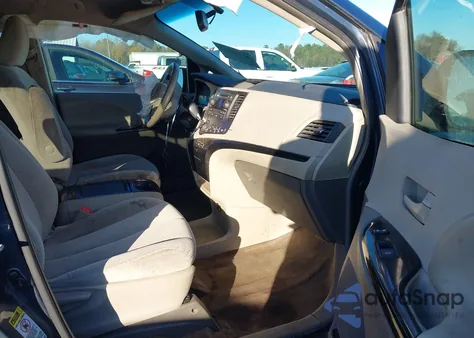 2013 Toyota Sienna Le V6 8 Passenger из США, поврежденный, VIN 5TDKK3DC1DS361068